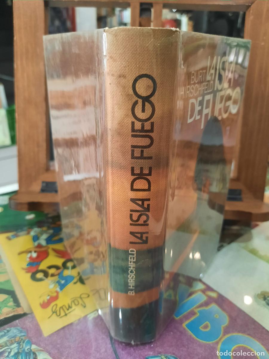 Libros de segunda mano: La Isla de Fuego - Burt Hirschfeld - C&iacute;rculo de Lectores 1978 - Foto 2