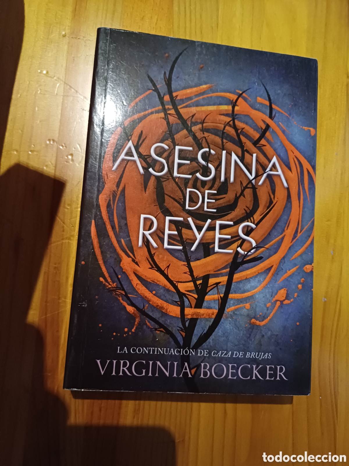 Libros de segunda mano: 2 libros Virginia Boecker Caza de Brujas y Asesina de reyes