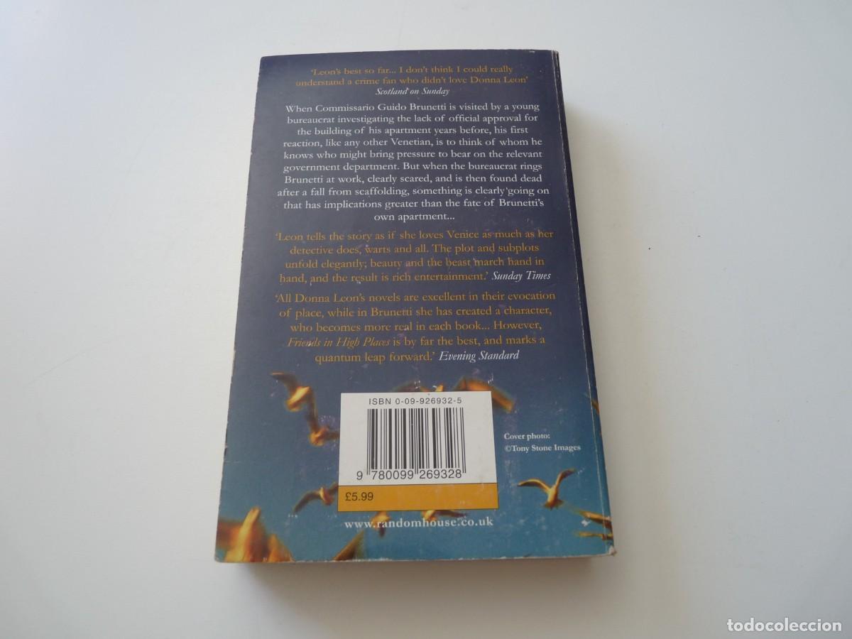 Libros de segunda mano: FRIENDS IN HIGH PLACES de DONNA LEON REF: C-17 - Foto 2