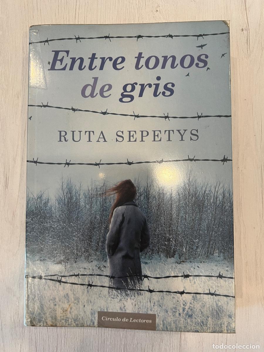 Libros de segunda mano: ENTRE TONOS DE GRIS. RUTA SEPETYS. CIRCULO DE LECTORES 2011 - Foto 1