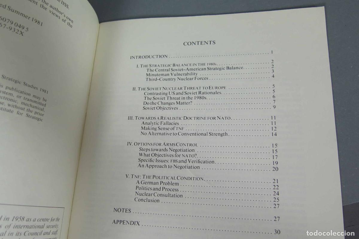 Libros de segunda mano: Nuclear Weapons in Europe. Gregory Treverton. ADELPHI PAPERS - Foto 2