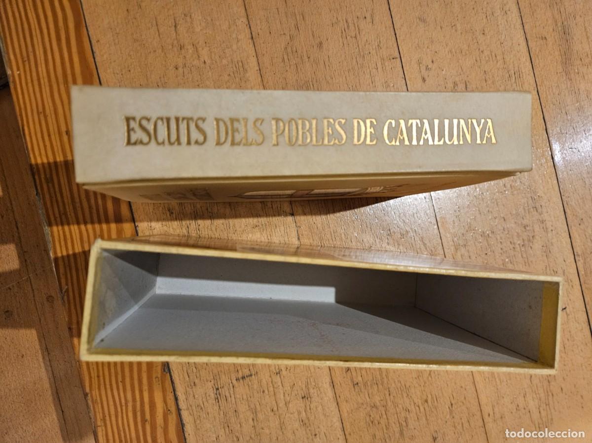 Libros de segunda mano: LLIBRE ELS ESCUTS HERALDICS DELS POBLES DE CATALUNYA - Foto 3