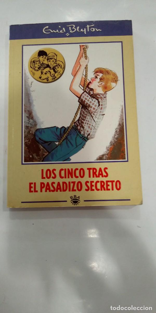 Libros de segunda mano: Los Cinco tras el pasadizo secreto Enid Blyton - Foto 1