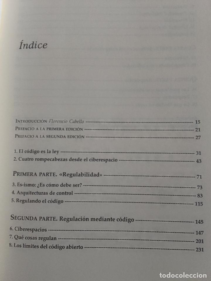Libros de segunda mano: Lawrence Lessig: El c&oacute;digo 2.0 (Traficantes de sue&ntilde;os. 2009) - Foto 3