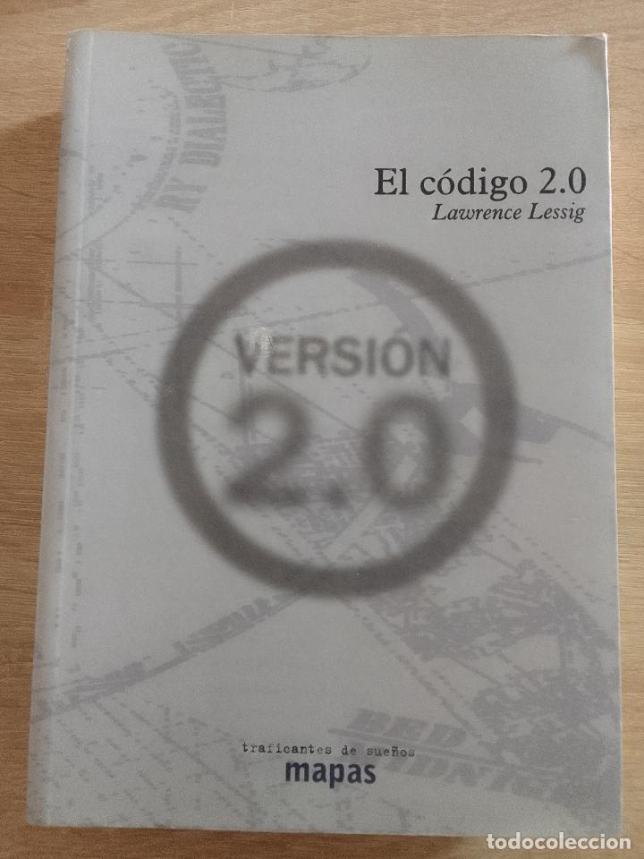 Libros de segunda mano: Lawrence Lessig: El c&oacute;digo 2.0 (Traficantes de sue&ntilde;os. 2009) - Foto 1
