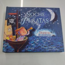 Libros de segunda mano: LA NOCHE DE LOS PIRATAS LIBRO POP-UP DE AVENTURAS PETER HARRIS EDITORIAL COMBEL 2012 DESCATALOGADO