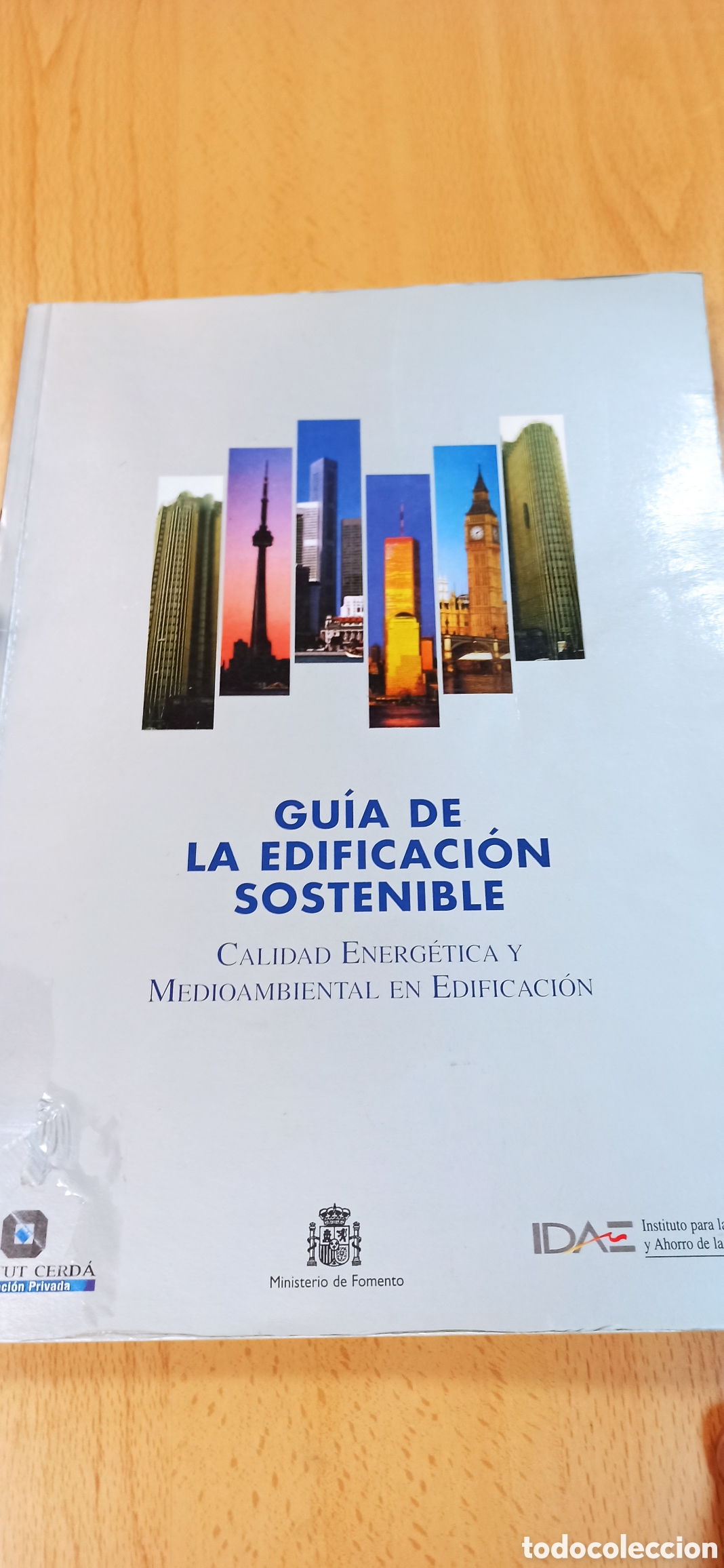 Libros de segunda mano: Gu&iacute;a de la Edificaci&oacute;n Sostenible (Procedente de Expurgo de Biblioteca) - Foto 1