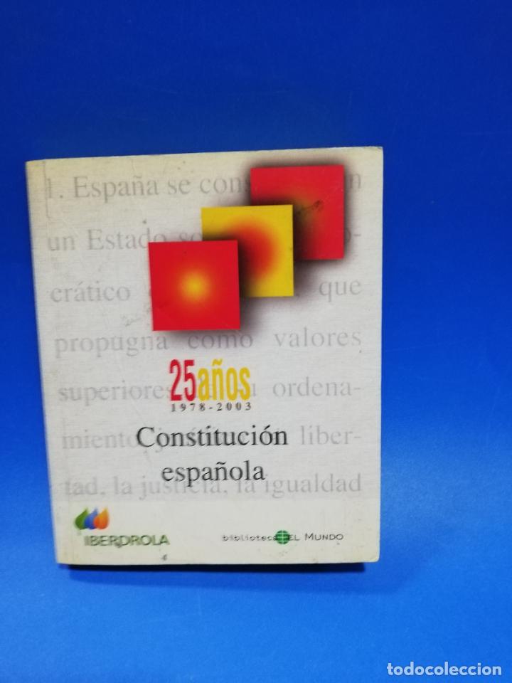Libri di seconda mano: 25 A&Ntilde;OS1978-2003. CONSTITUCION ESPA&Ntilde;OLA DE 1978. 2003. PAGS : 205.