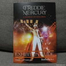 Libros de segunda mano: FREDDIE MERCURY - A WORLD OF HIS OWN - EXHIBITION GUIDE - SOTHEBY'S 2023 - GUIA EXPOSICIÓN - NUEVA