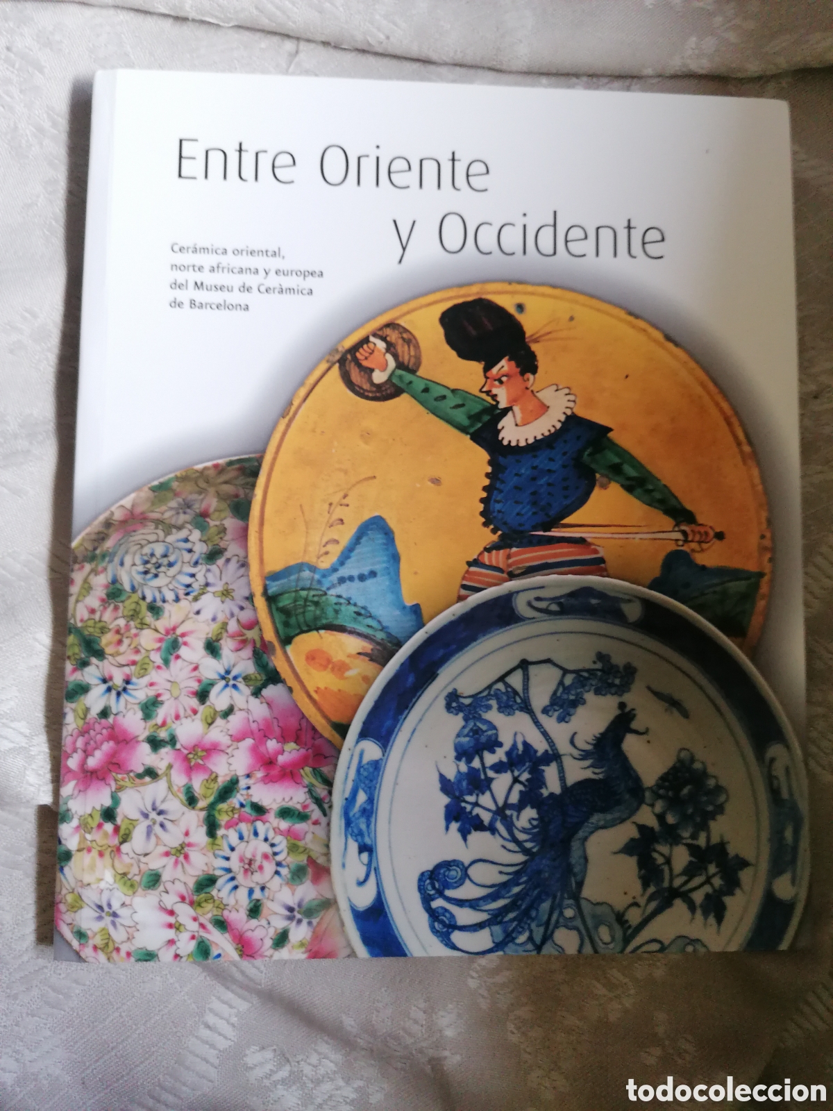 Libros de segunda mano: Entre Oriente y Occidente (cer&aacute;mica) - Foto 1
