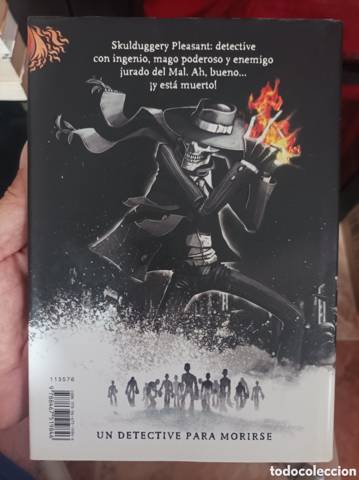 Libros de segunda mano: Detective esqueleto Skulduggery Pleasant Derek Landy - Foto 2