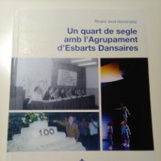 Libros de segunda mano: UN QUART DE SEGLE AMB L'AGRUPAMENT D'ESBARTS DANSAIRES. RICARD JOVÉ HORTONEDA. A. D'ESBARTS, 2011