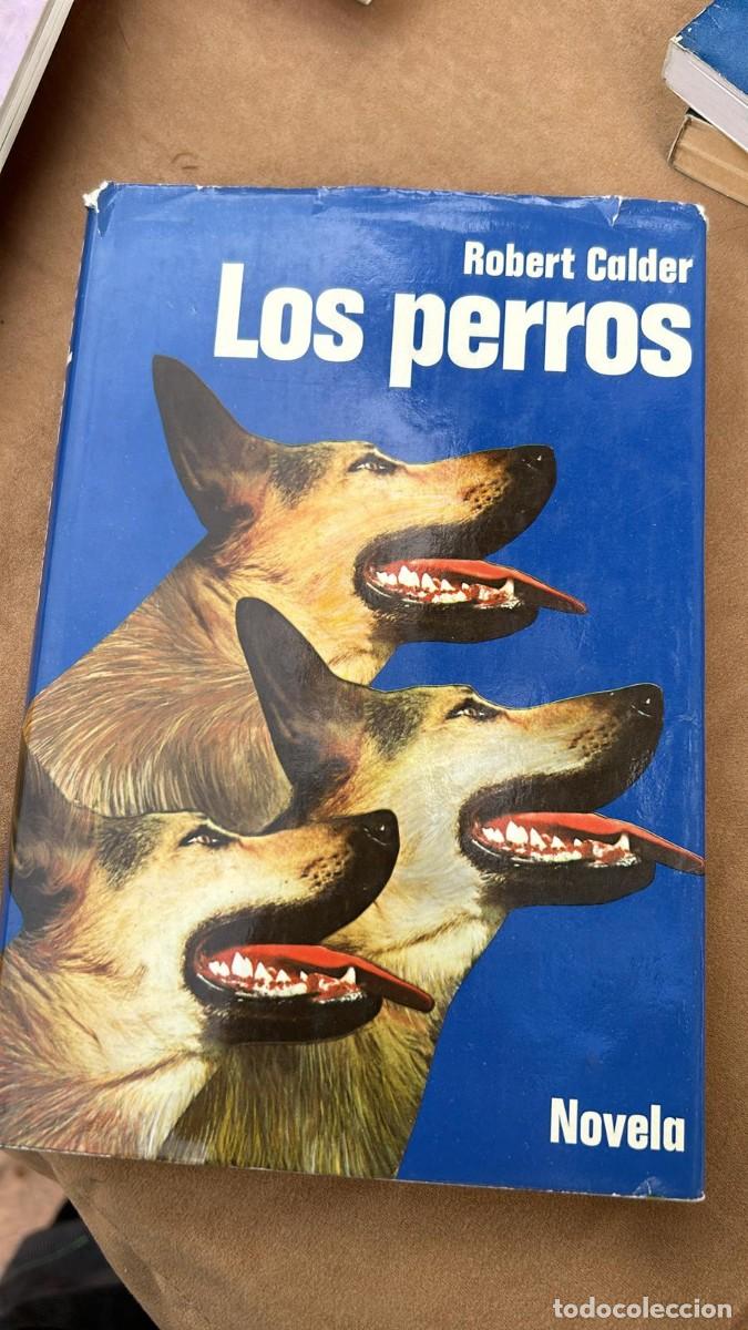 Libros de segunda mano: LOS PERROS ROBERT CALDER NOVELA EDICIONES M.R. - Foto 1
