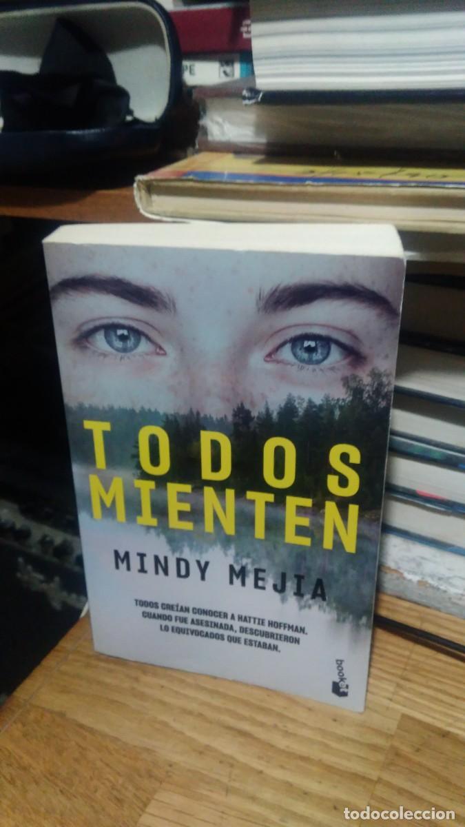 Libros de segunda mano: TODOS MIENTEN, MINDY MEJIA, ED. BOOKET - Foto 1