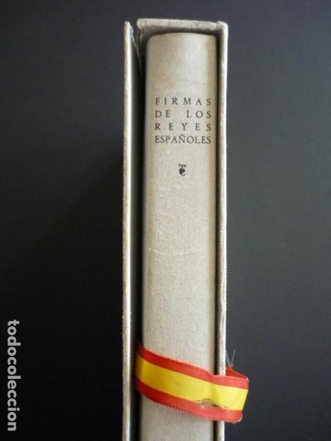 Libros de segunda mano: FIRMAS DE LOS REYES ESPA&Ntilde;OLES EJEMPLAR NUMERADO N&ordm; 505 - Foto 2