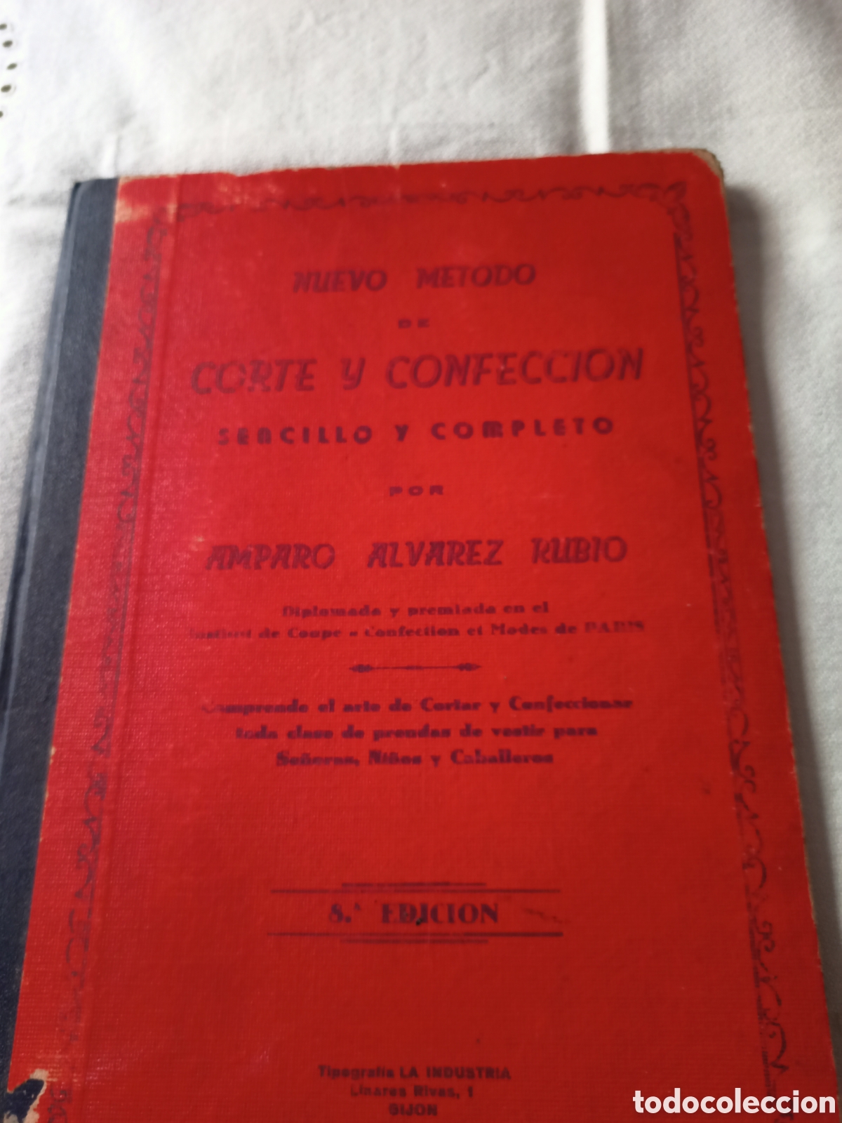 Libros de segunda mano: Antiguo libro de Corte y Confecci&oacute;n por Amparo &Aacute;lvarez Rubio. - Foto 1