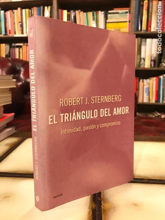 Libros de segunda mano: El tri&aacute;ngulo del amor. Intimidad, pasi&oacute;n y compromiso. Robert J. Sternberg. - Foto 1
