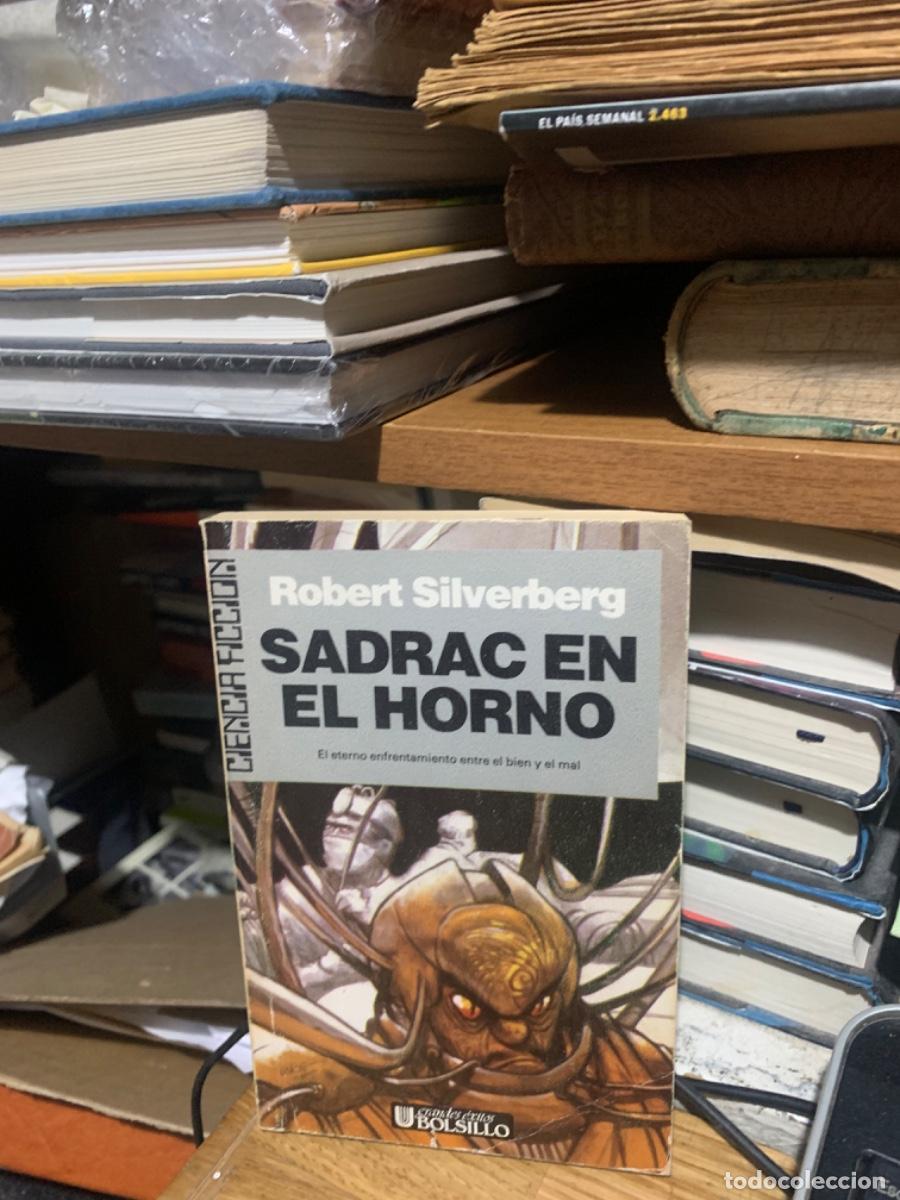 Libros de segunda mano: SADRAC EN EL HORNO, ROBERT SILVERBERG, ES BOLSILLO - Foto 1