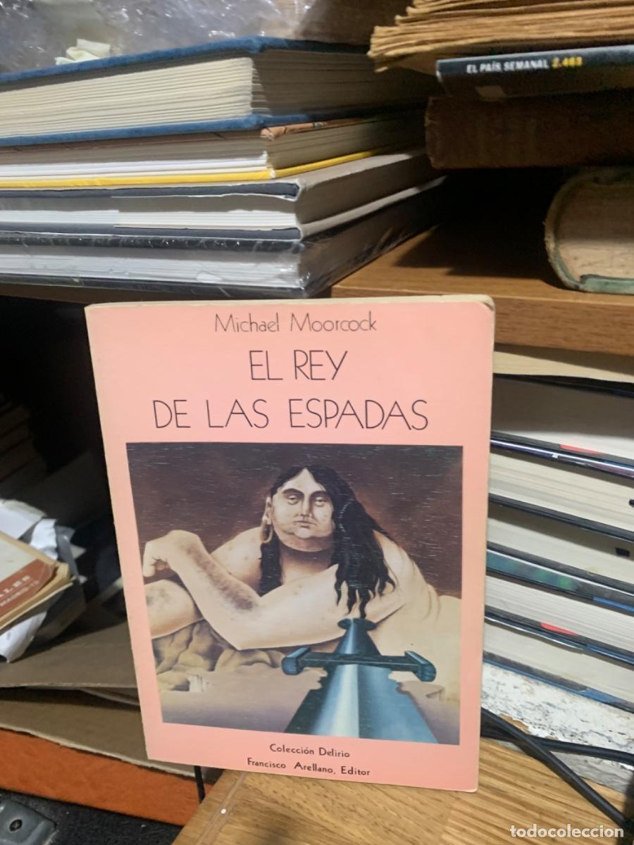 Libros de segunda mano: EL REY DE LAS ESPADAS, MICHAEL MOORCOCK, DELIRIO - Foto 1