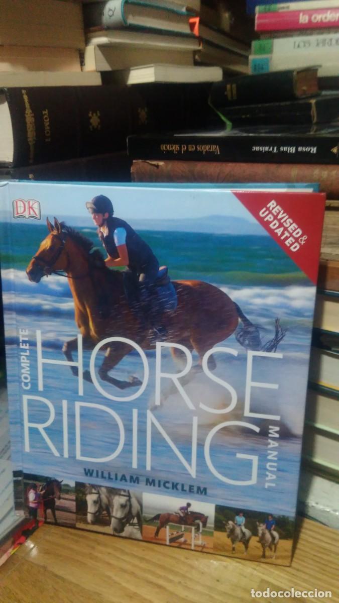 Libros de segunda mano: HORSE RIDING, WILLIAM MICKLEM, ED. DK - Foto 1