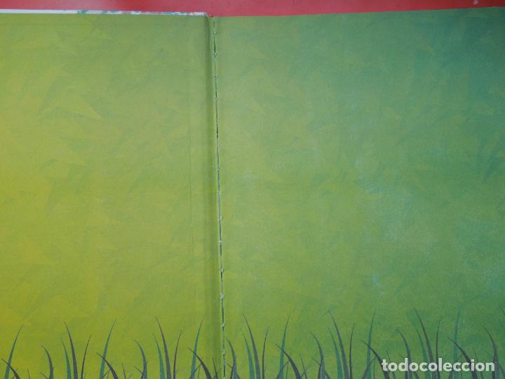 Libros de segunda mano: RECORDS Y CURISIODADES DE LOS ANIMALES - SERVILIBRO - 2003 - ACOLCHADO - Foto 2