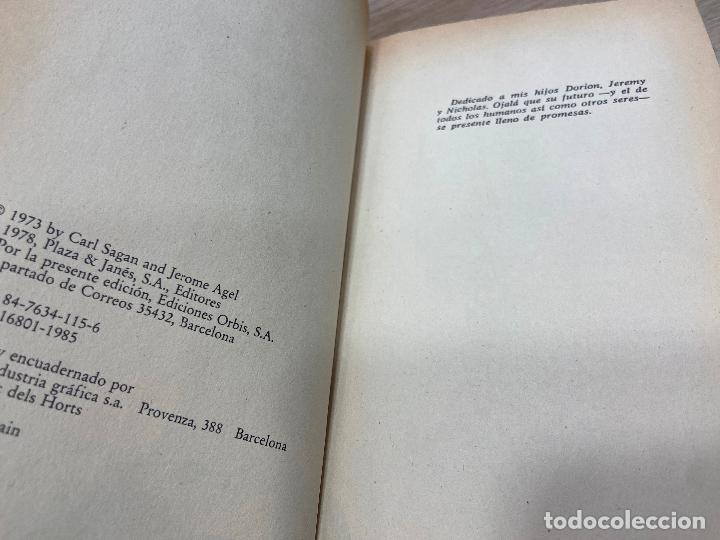 Libros de segunda mano: La conexi&oacute;n c&oacute;smica - Carl Sagan - 1985 - Orbis - Foto 4
