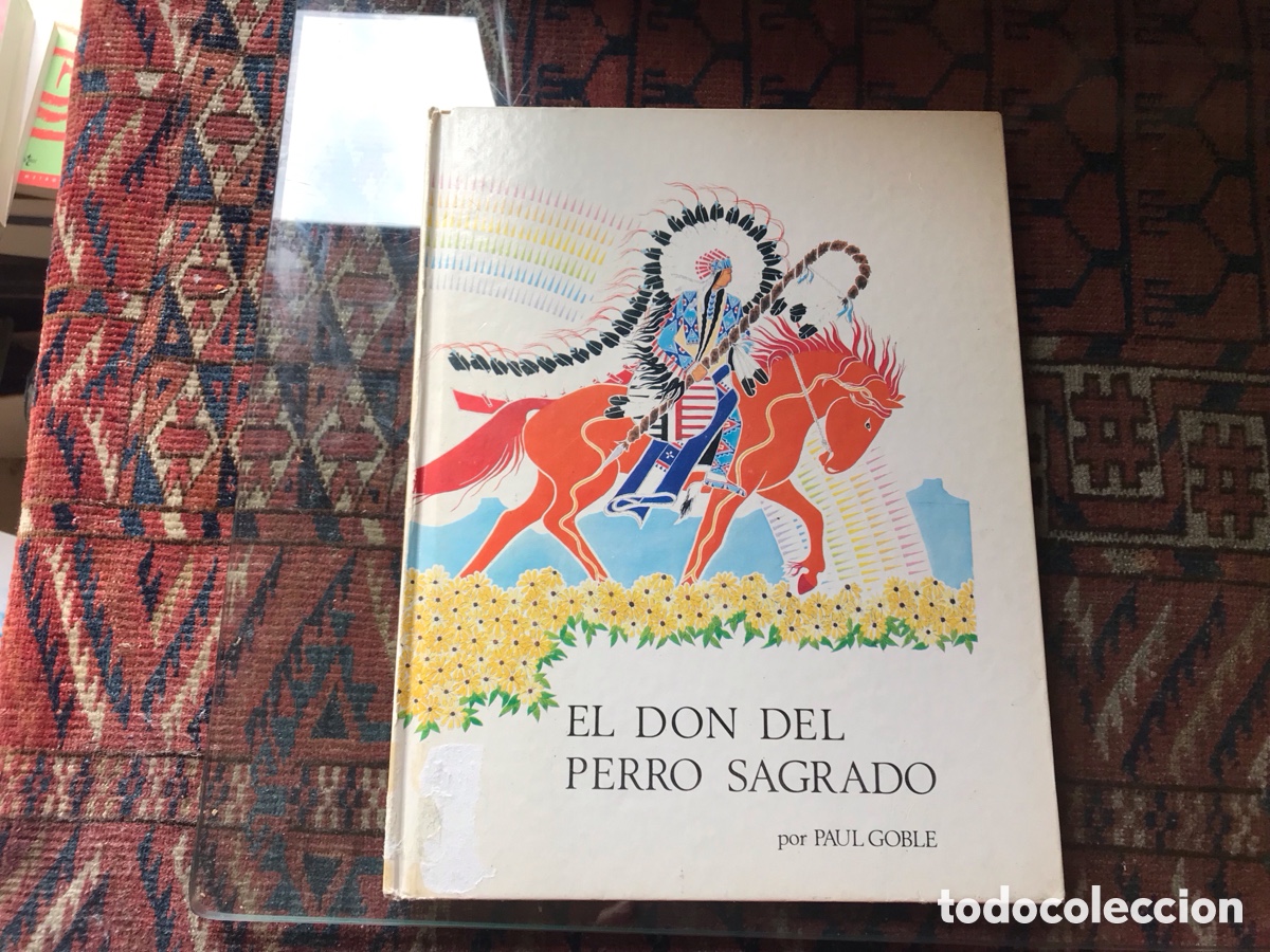 Libros de segunda mano: El don del perro sagrado. Paul Gable. - Foto 1