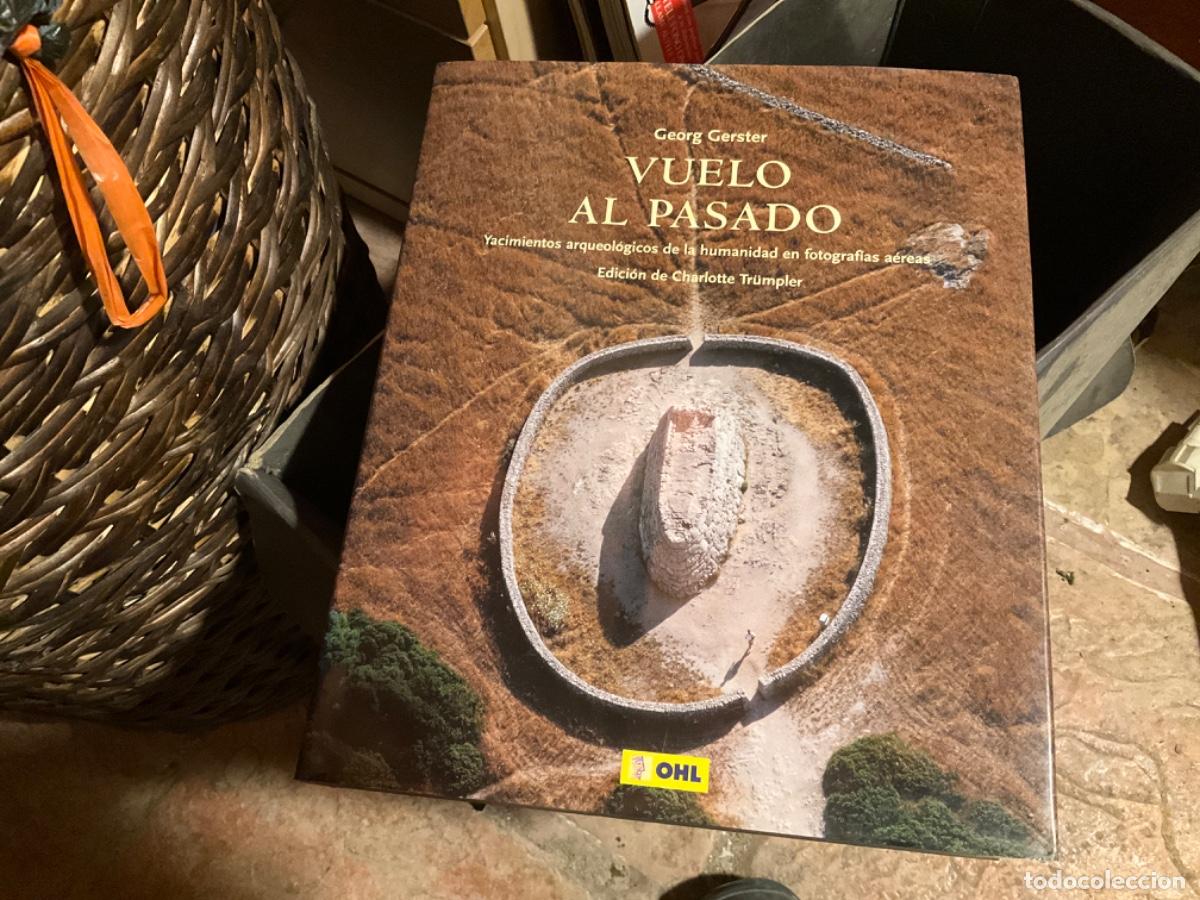 Second hand books: Vuelo al pasado. Yacimientos arqueol&oacute;gicos de la humanidad en fotograf&iacute;as a&eacute;reas - Gerster, Georg
