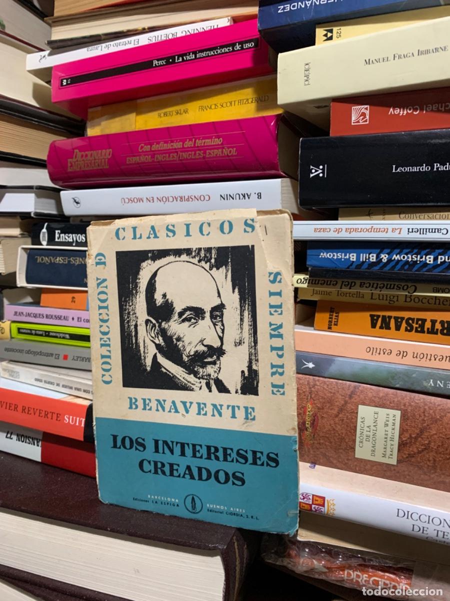 Libros de segunda mano: LOS INTERESES CREADOS, BENAVENTE, ED LA ESPIGA - Foto 1