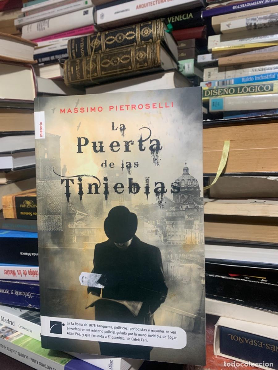 Libros de segunda mano: LA PUERTA DE LAS TINIEBLAS, MASSIMO PIETROSELLI, ED ROCA - Foto 1