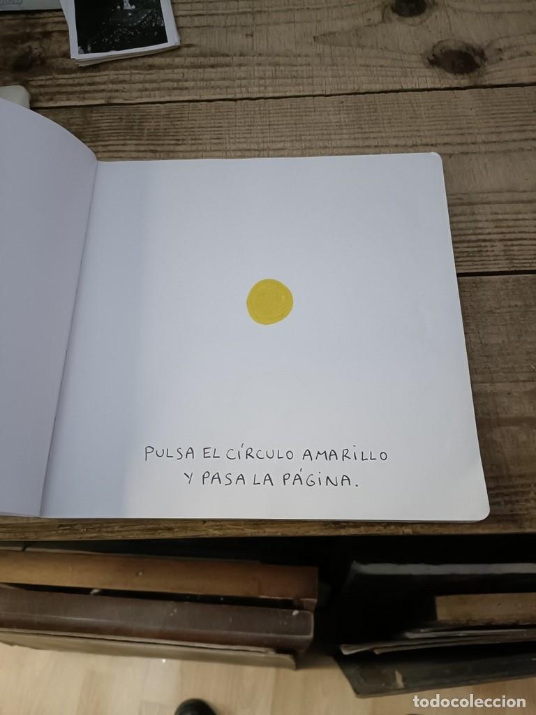 Libros de segunda mano: Un libro - Tullet, Herv&eacute; - Foto 2