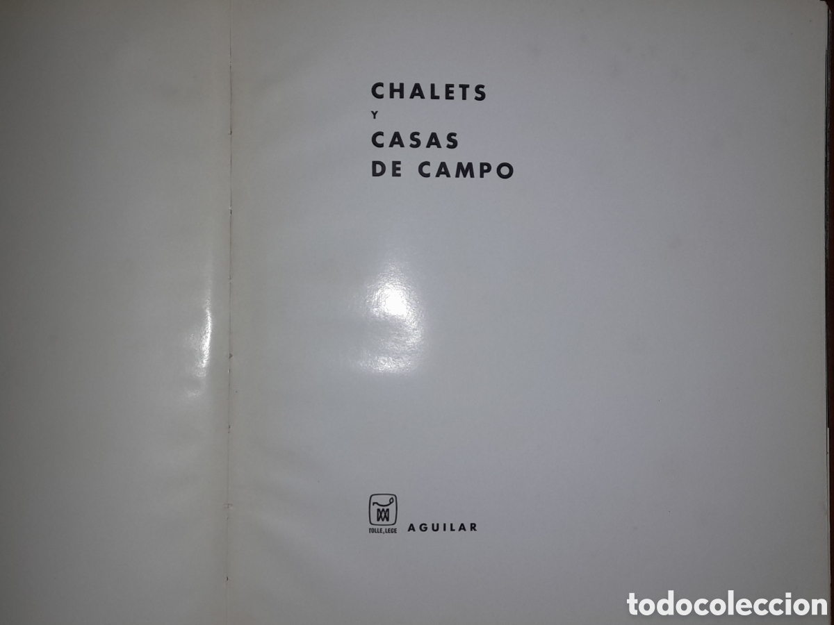 Libros de segunda mano: CHALETS Y CASAS DE CAMPO EDITORIAL AGUILAR 1968 SIN TAPAS - Foto 1