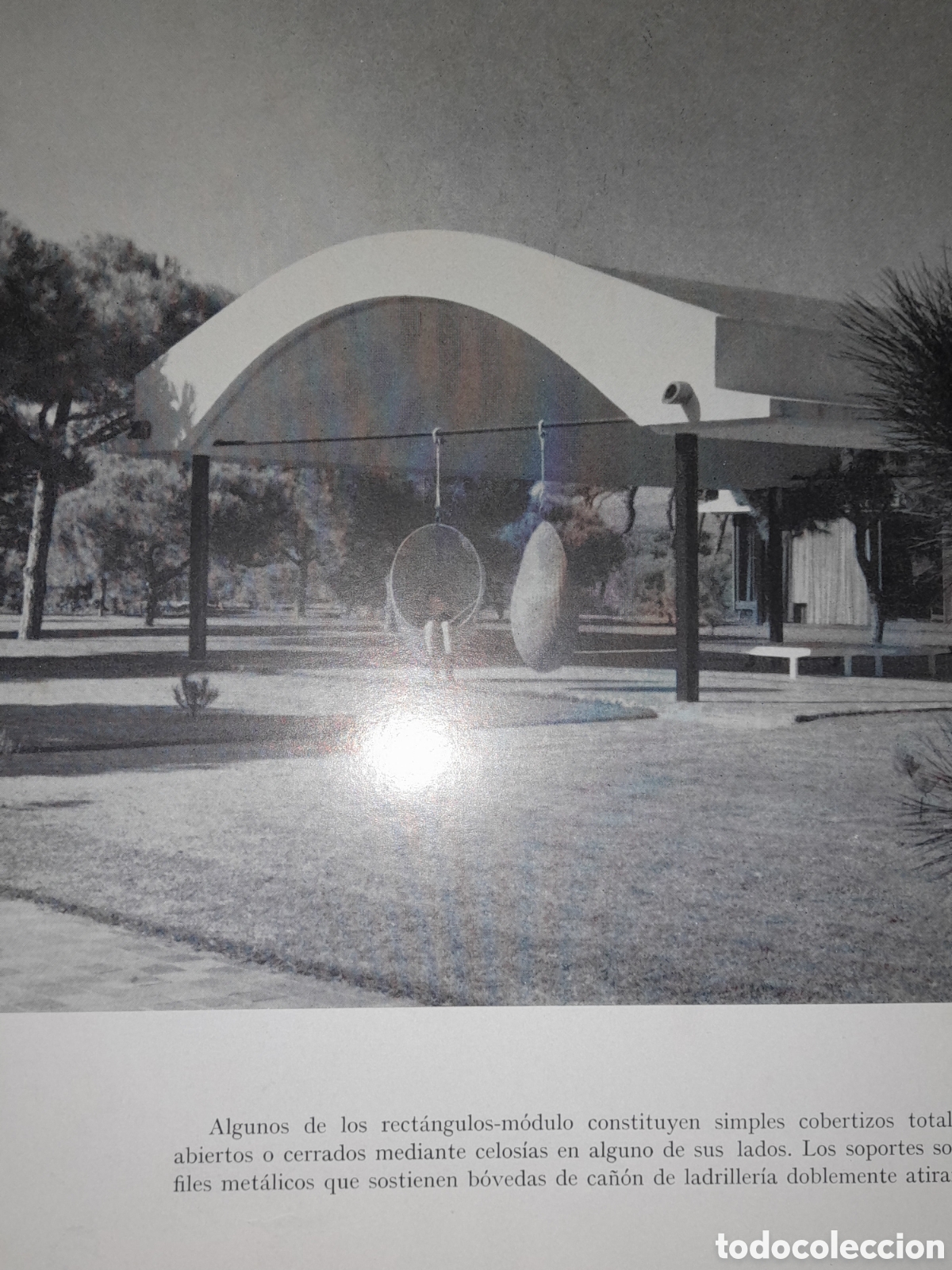 Libros de segunda mano: CHALETS Y CASAS DE CAMPO EDITORIAL AGUILAR 1968 SIN TAPAS - Foto 17