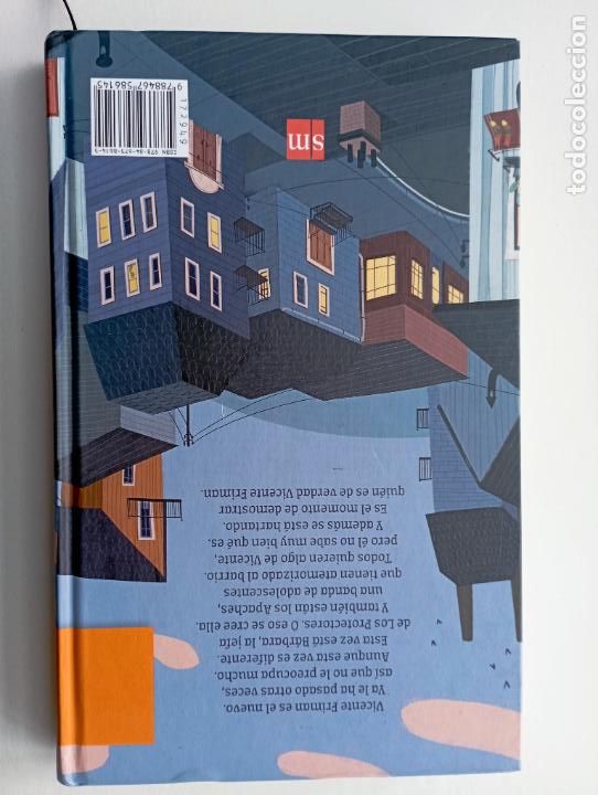 Libros de segunda mano: LOS PROTECTORES - ROBERTO SANTIAGO - 2016 EDICIONES SM - Foto 2