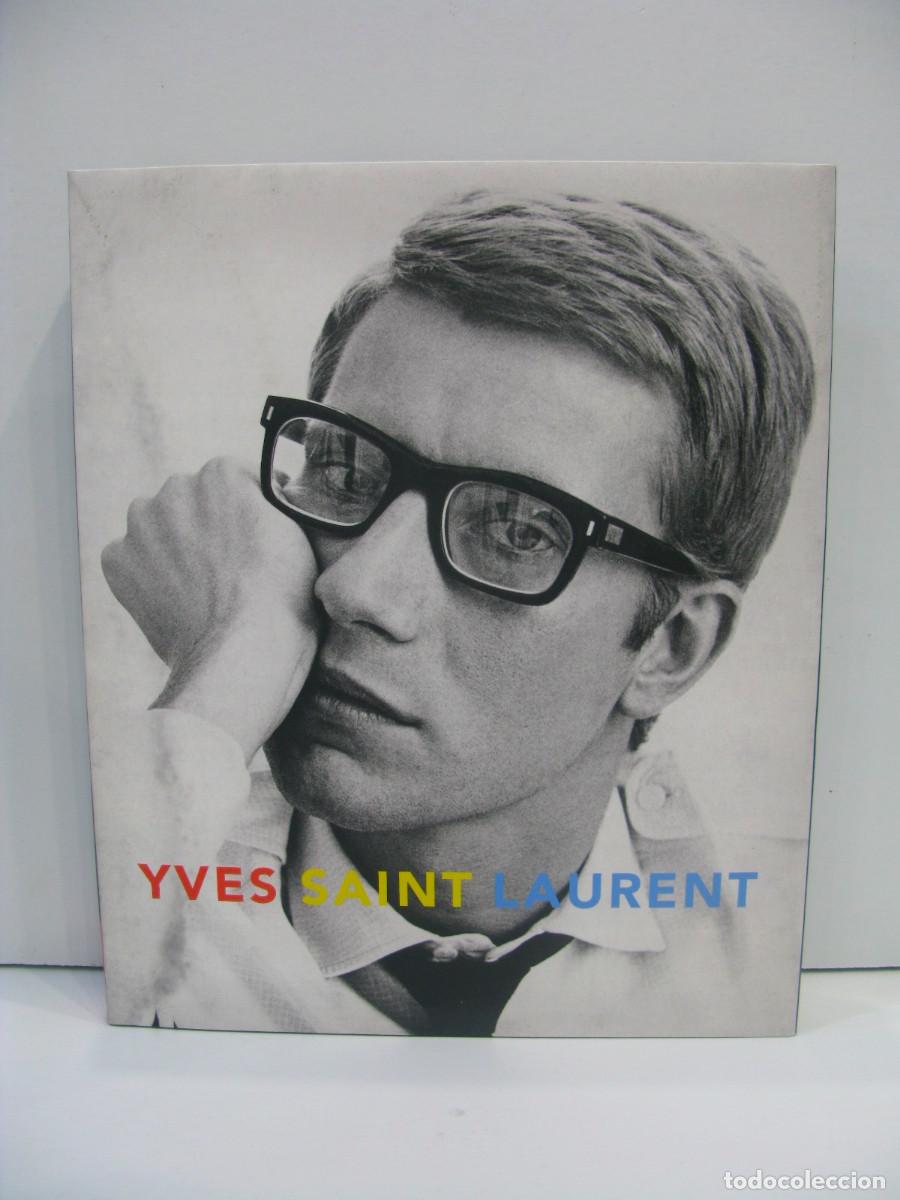 Libros de segunda mano: IVES SAINT LAURENT - CAT&Aacute;LOGO EXPOSICI&Oacute;N - FUNDACI&Oacute;N MAPFRE 2011 - Foto 1