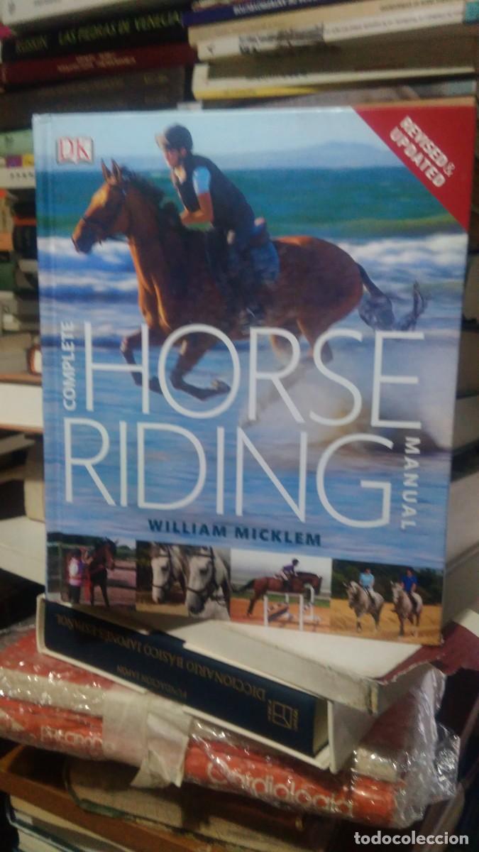 Libros de segunda mano: COMPLETE HORSE RIDING MANUAL , WILLIAM MICKLEM, ED. DK - Foto 1