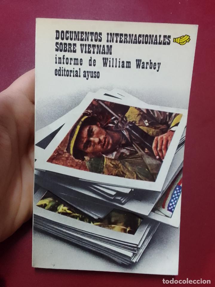 Libros de segunda mano: William Warbey: Documentos internacionales sobre Vietnam - Foto 1