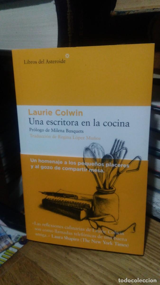 Libros de segunda mano: UNA ESCRITORA EN LA COCINA, LAURIE COLWIN, ED. ASTEROIDE - Foto 1
