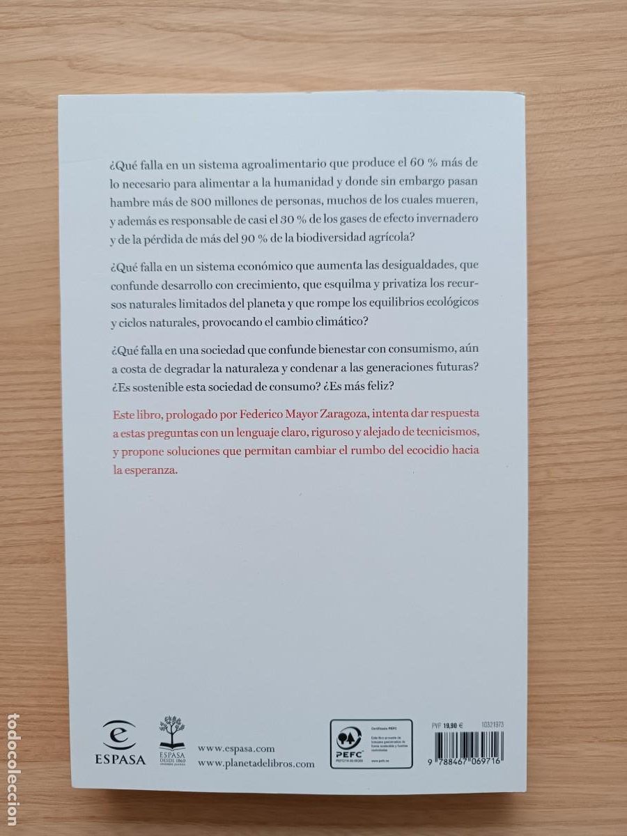 Libros de segunda mano: Rumbo al ecocidio - Jos&eacute; Esquinas. Espasa - Foto 2
