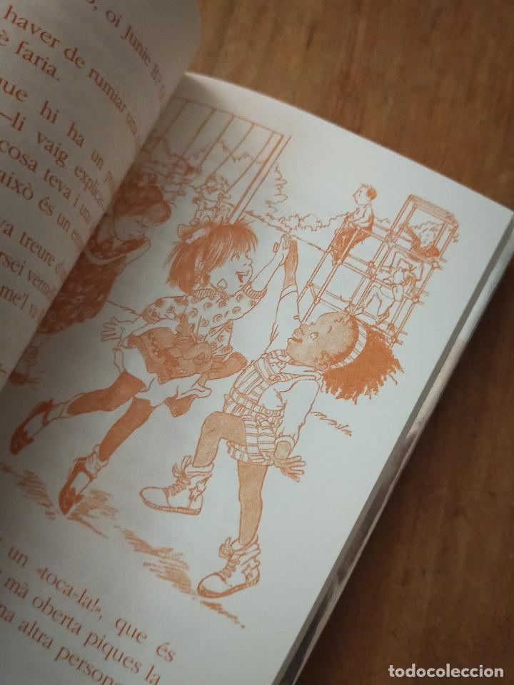 Libros de segunda mano: JUNIE B. JONES I EL GERMANET MICO PELUT - CATALA - Foto 4