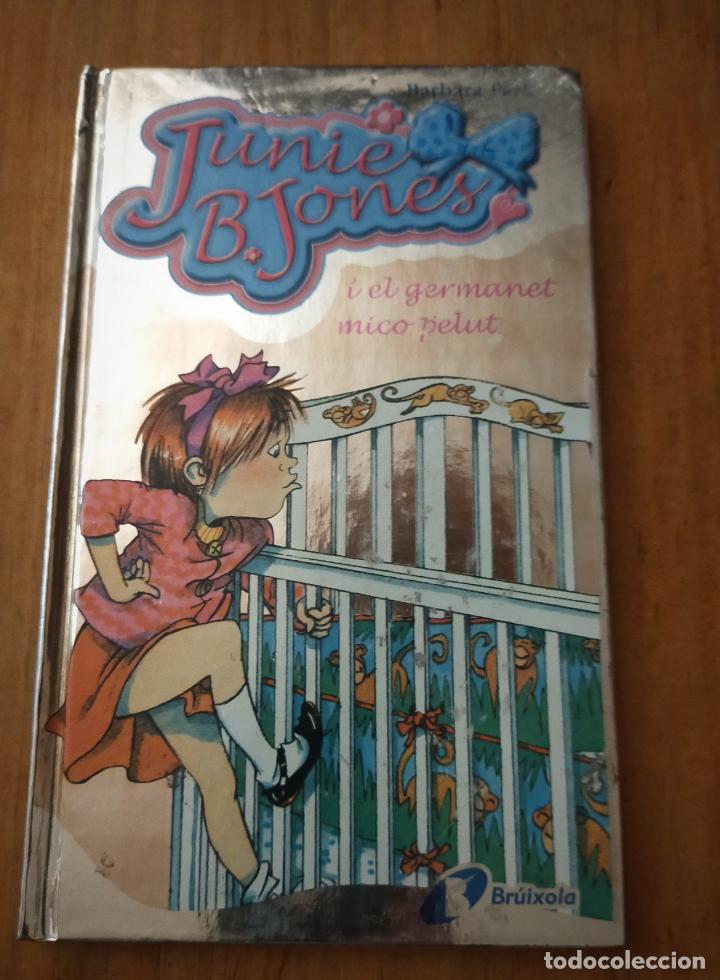 Libros de segunda mano: JUNIE B. JONES I EL GERMANET MICO PELUT - CATALA - Foto 1
