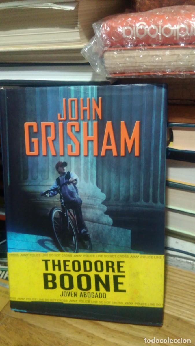 Libros de segunda mano: THEODORE BOONE, JOVEN ABOGADO, JOHN GRISHAM, ED. M - Foto 1
