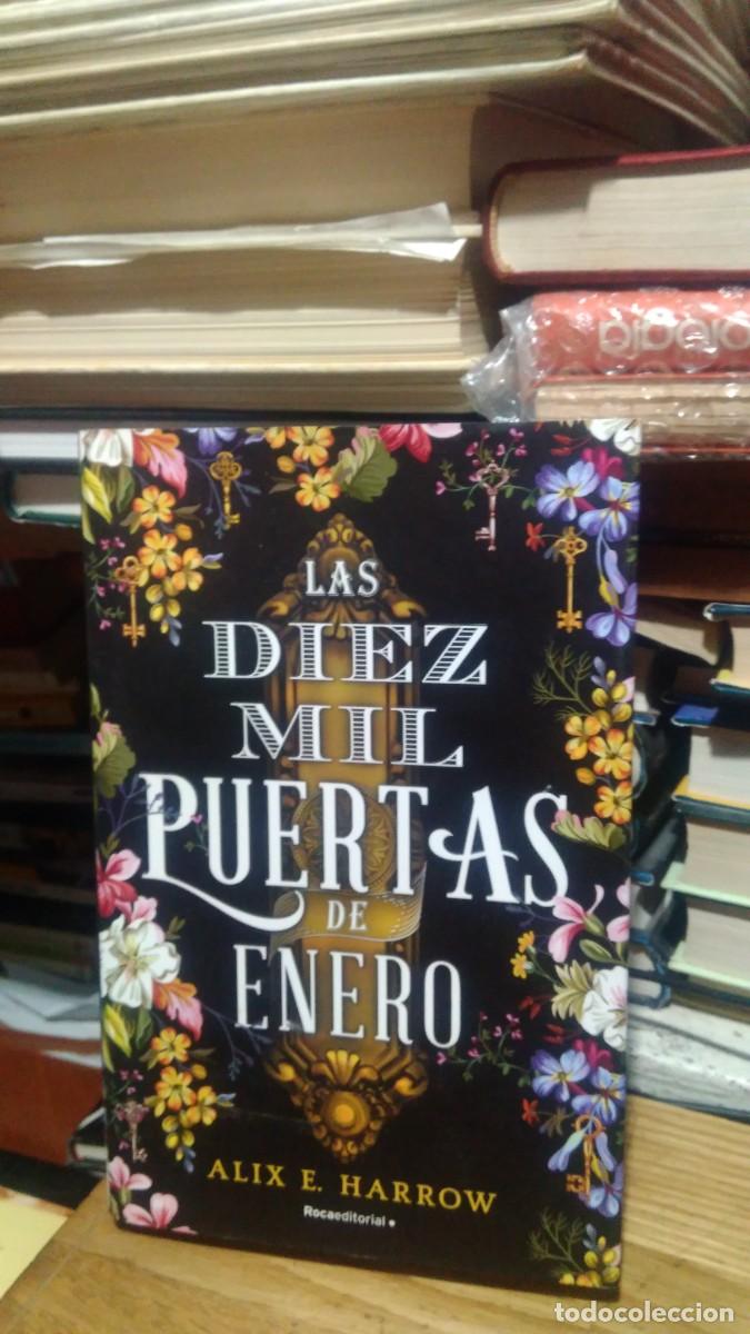 Libros de segunda mano: LAS DIEZ MIL PUERTAS DE ENERO, ALIX E. HARROW, ED. ROCA - Foto 1