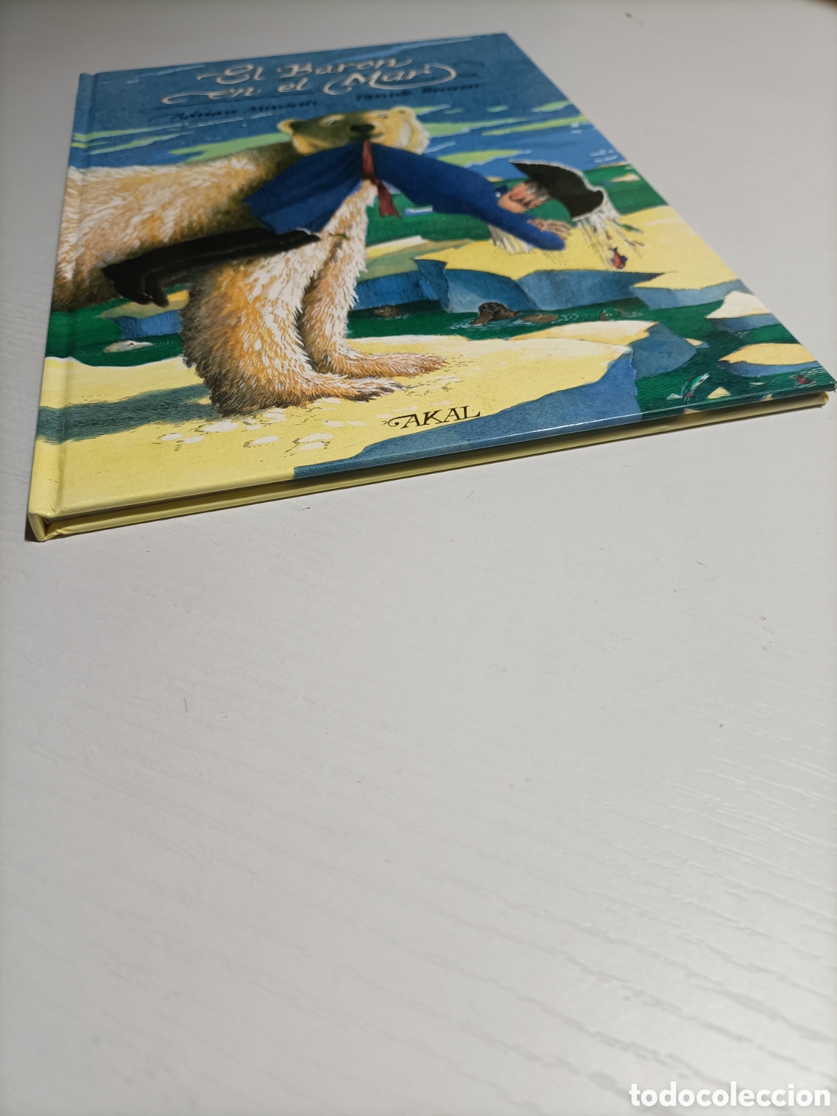 Libros de segunda mano: El bar&oacute;n en el mar Adri&aacute;n Mitchell - Foto 2
