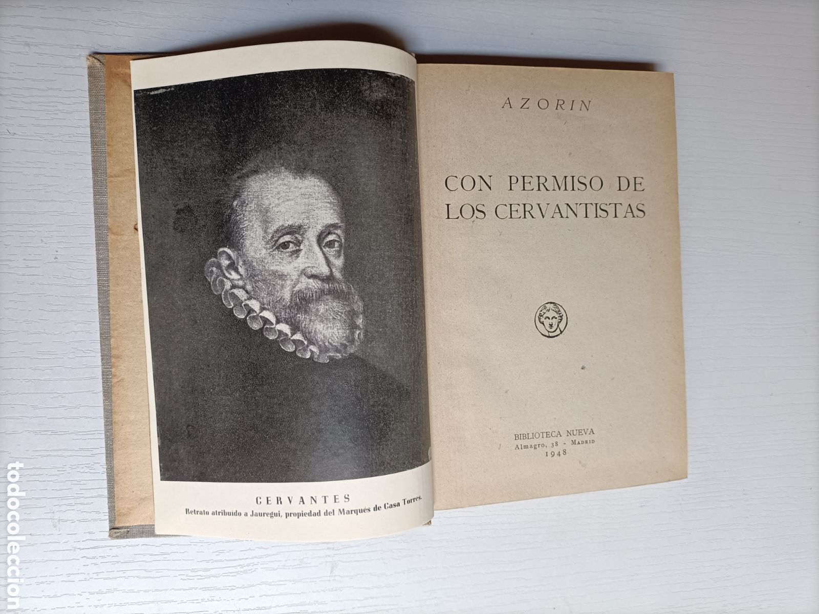 Libros de segunda mano: Con permiso de Los Cervantistas. Azor&iacute;n . Biblioteca Nueva 1948 - Foto 1