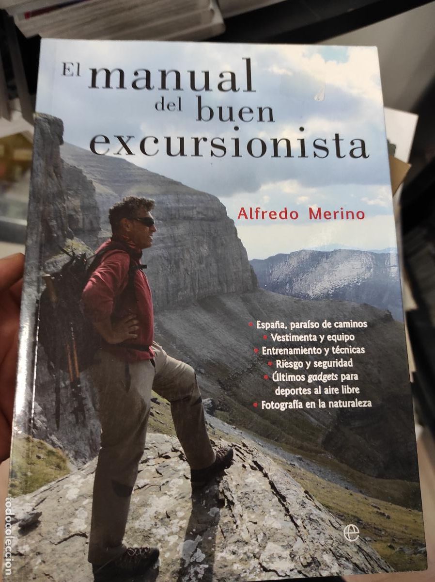Libros de segunda mano: El manual del buen excursionista - Alfredo Merino - Foto 1