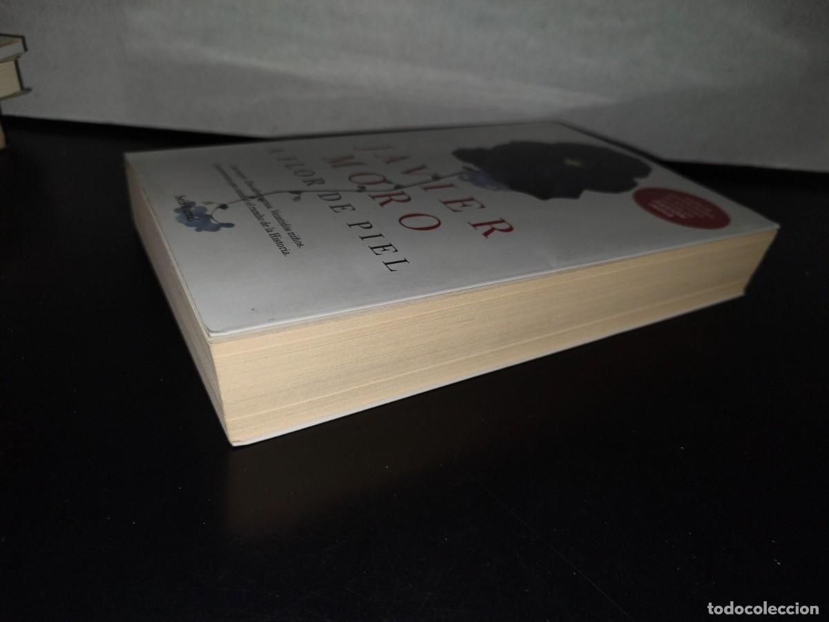 Libros de segunda mano: 98- A FLOR DE PIEL - JAVIER MORO - PRIMERA EDICI&Oacute;N 2015 - Foto 3