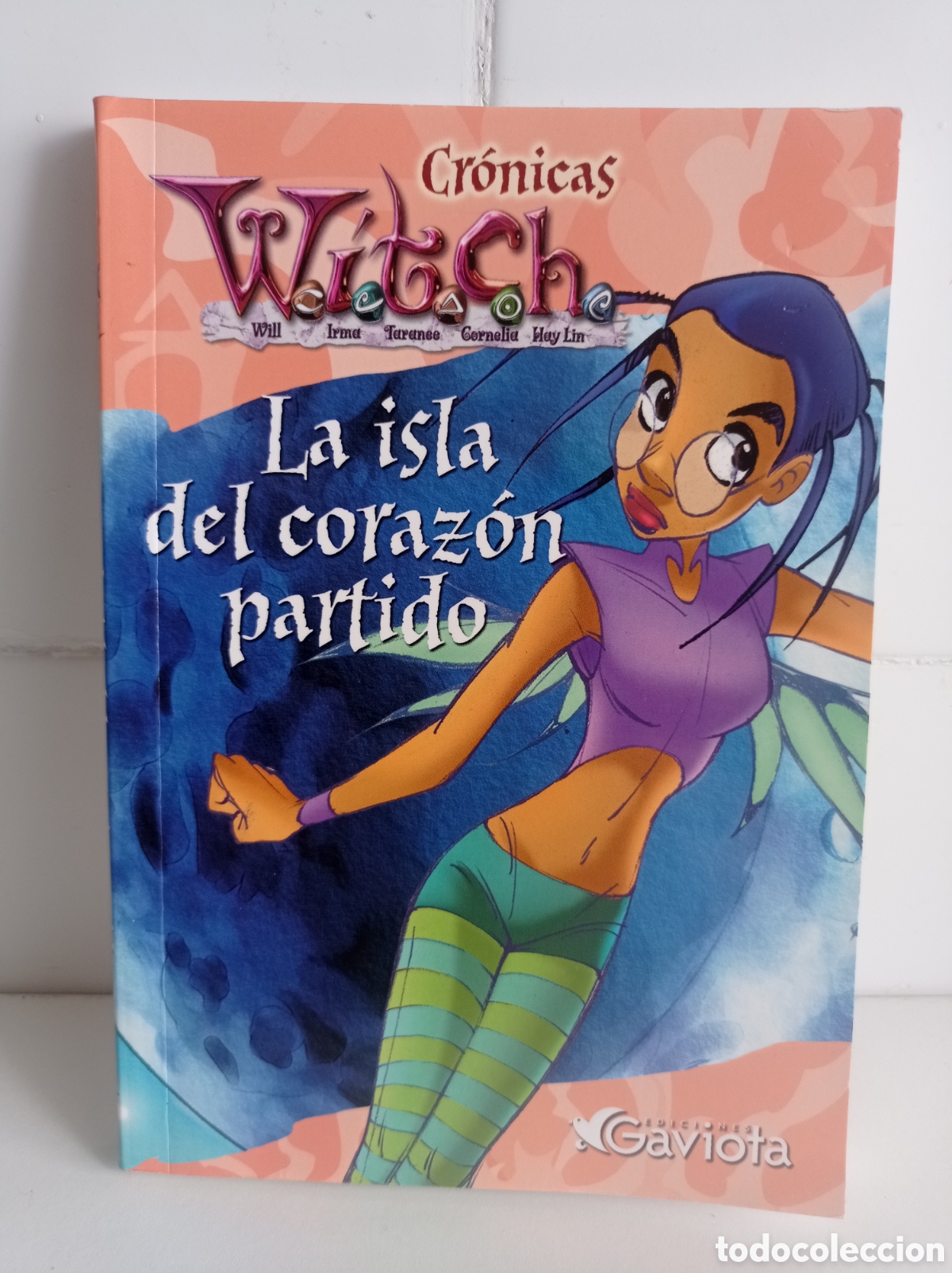 Libros de segunda mano: CRONICAS WITCH, LA ISLA DEL CORAZON PARTIDO, ESTADO EXCELENTE - Foto 1