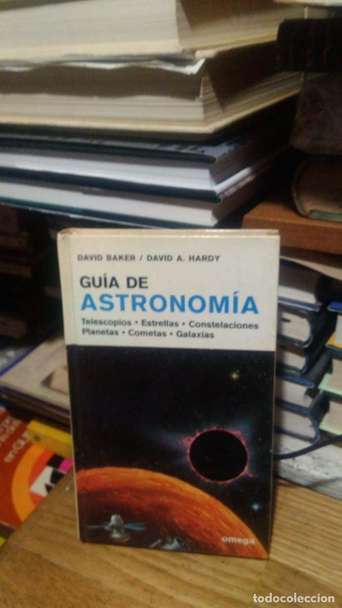 Libros de segunda mano: GU&Iacute;A DE ASTRONOM&Iacute;A, DAVID BAKER DAVID A. HARDY, ED. OMEGA - Foto 1