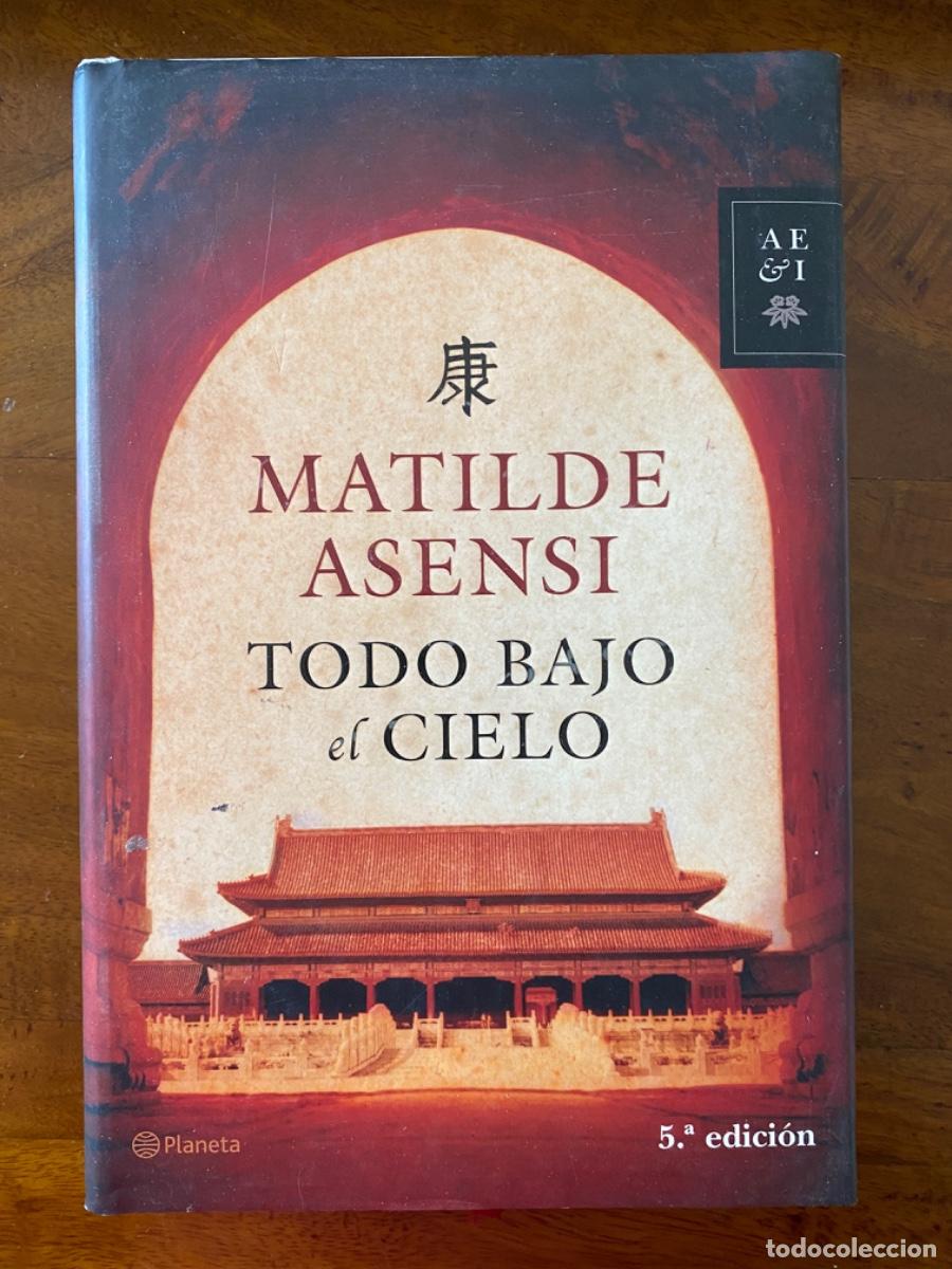 Libros de segunda mano: LIBRO &ldquo;TODO BAJO EL CIELO&rdquo;, de MATILDE ASENSI - Foto 1